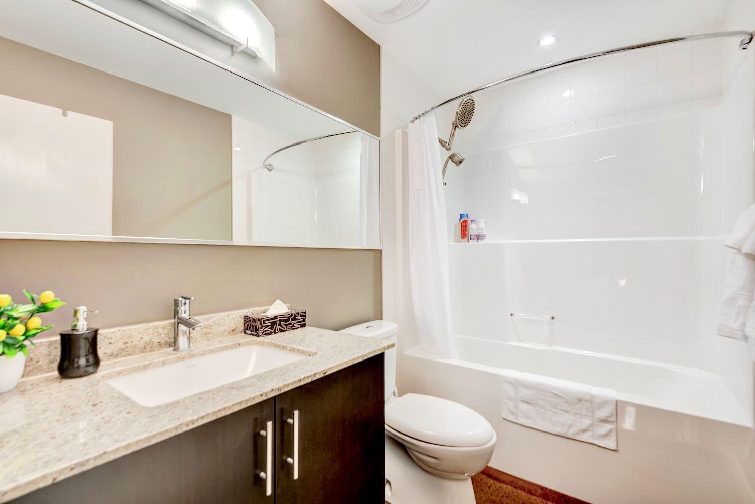 Modern 2Br Condo - King Bed - Downtown City Views Calgary Exterior photo