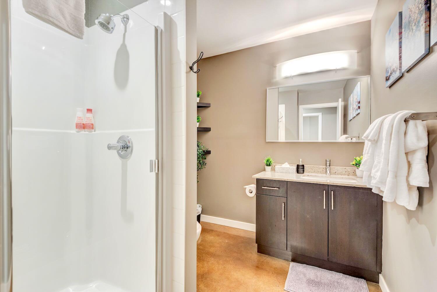 Modern 2Br Condo - King Bed - Downtown City Views Calgary Exterior photo